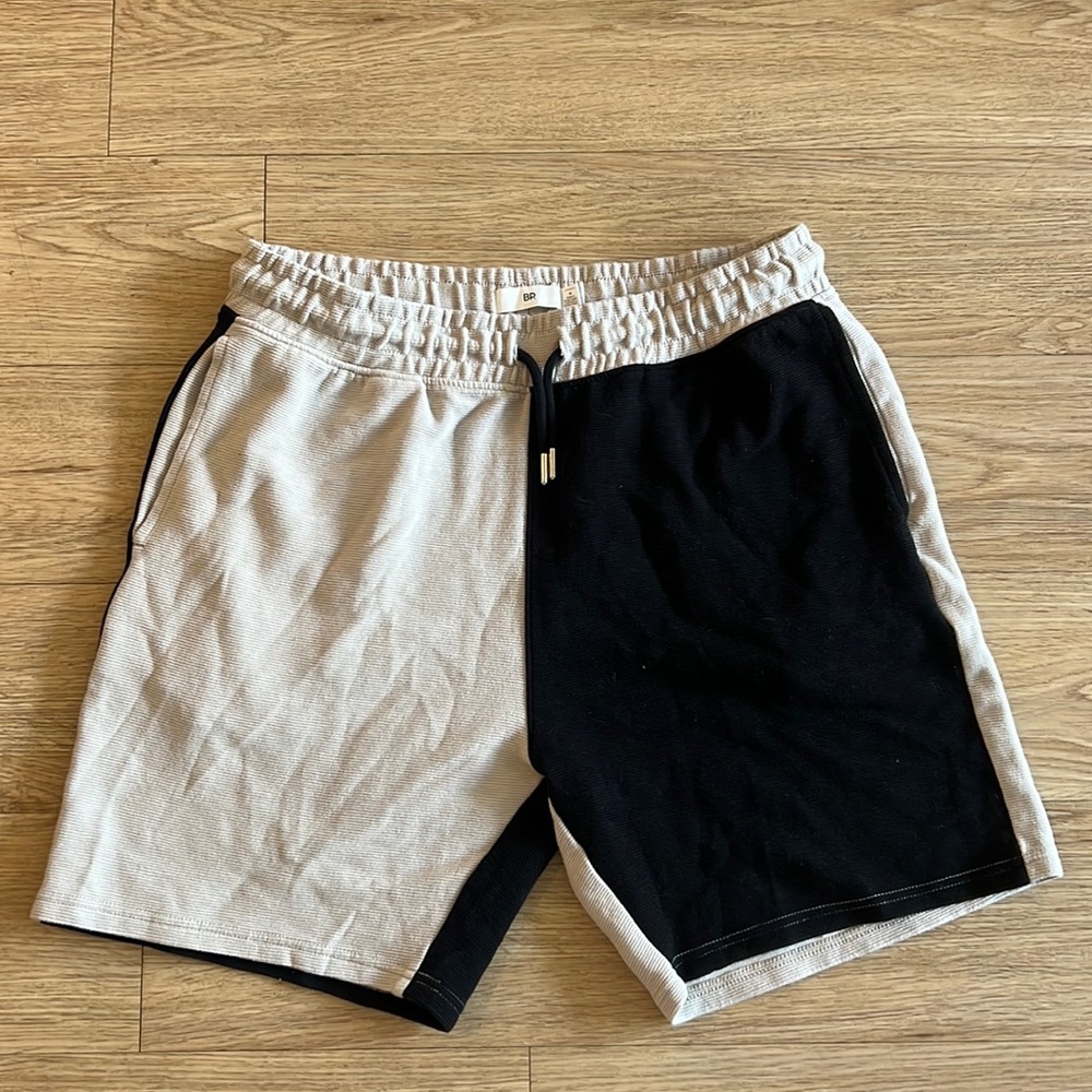 LIKE NEW BP MEN'S "OTTOMAN COLORBLOCK COTTON BLEND SHORTS" - M